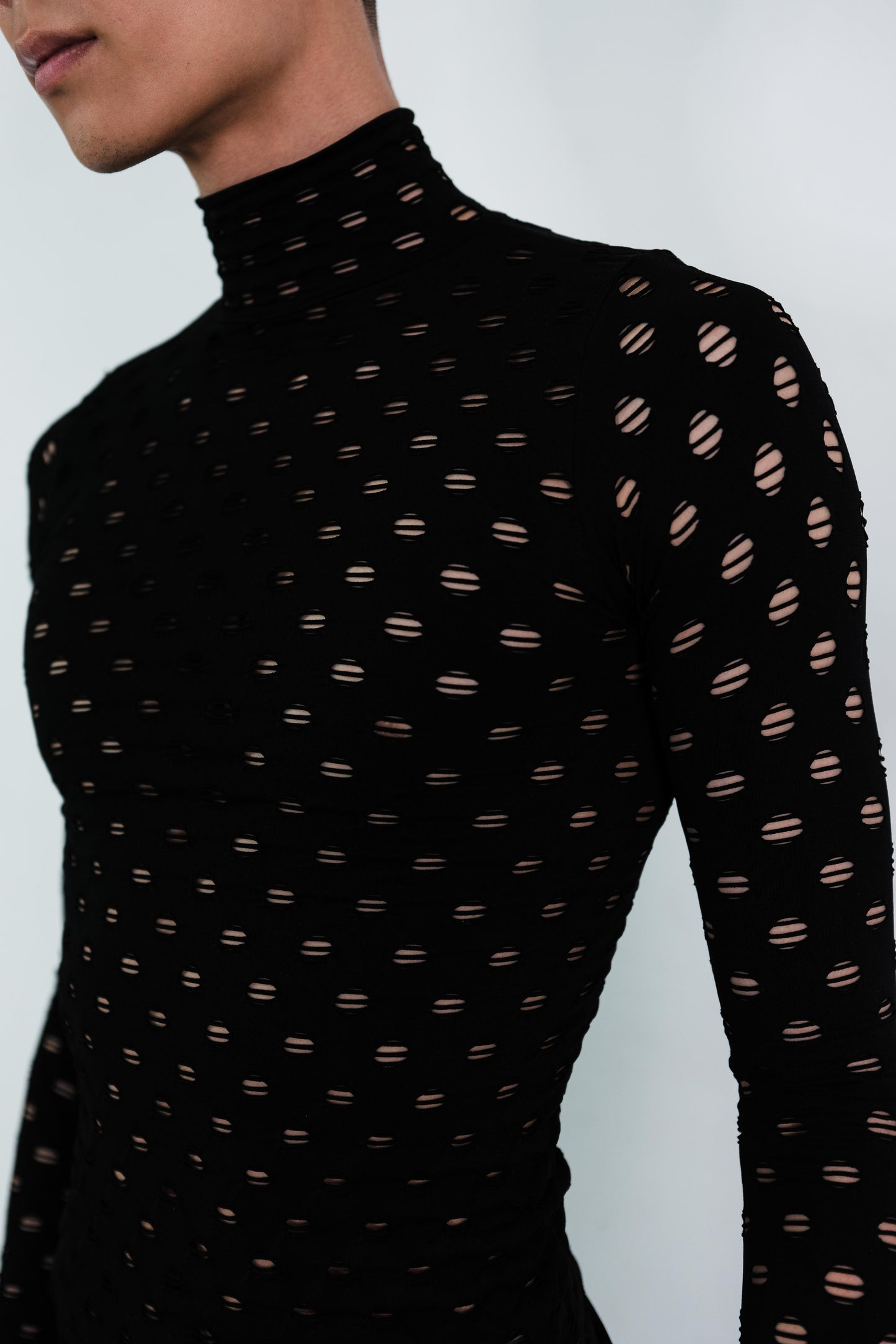 PERFORATED TURTLENECK