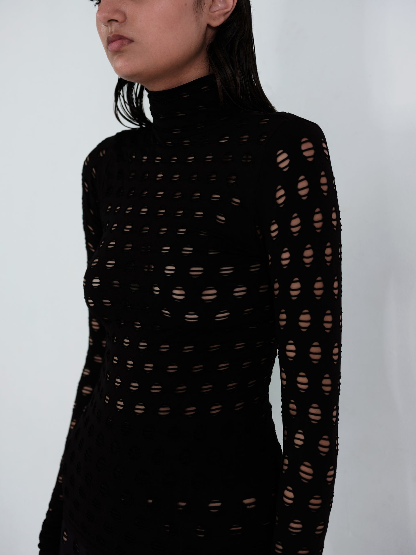 PERFORATED TURTLENECK
